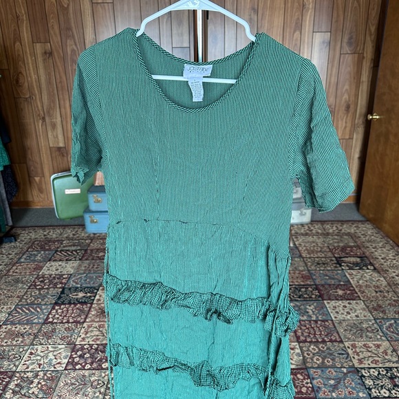 Vintage Rayon Black & Green Ruffle Dress - Short Sleeve - Picture 9 of 10